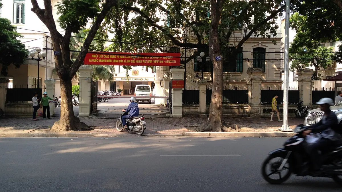 Le siège du département de l'Immigration (Cục Quản lý xuất nhập cảnh), 44-46 rue Trần Phú, à Hanoï, en 2015
