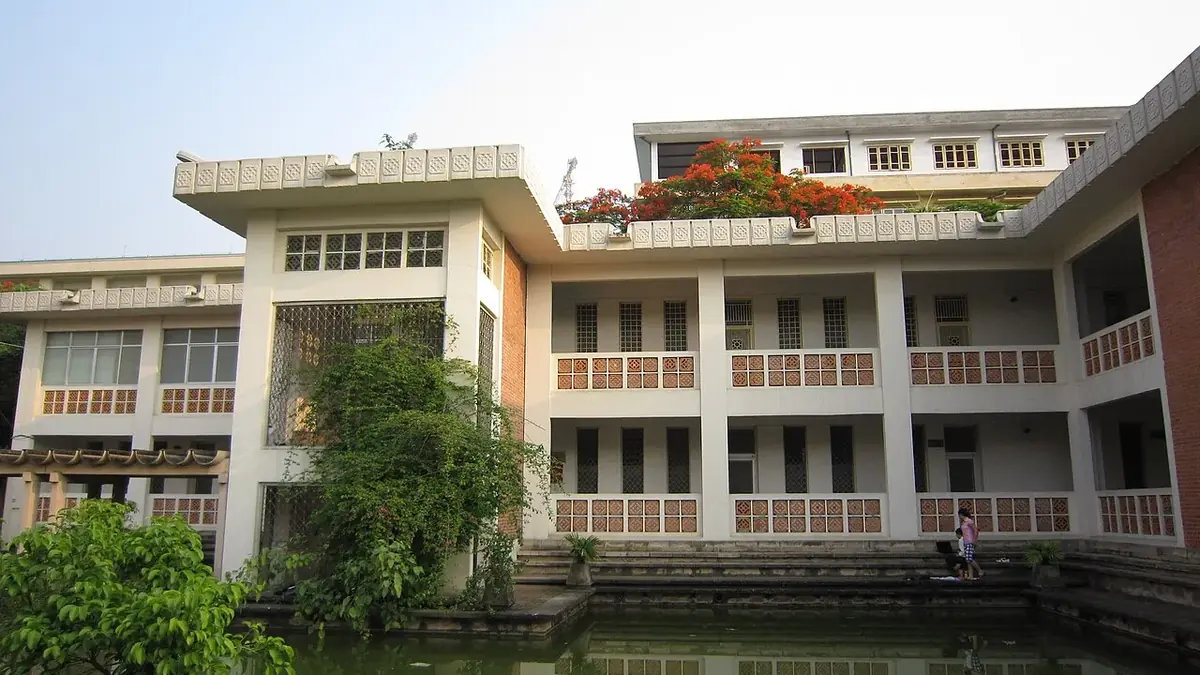 Un bâtiment de salles de cours de l'Université de langues et d'études internationales (ULIS), à Hanoï